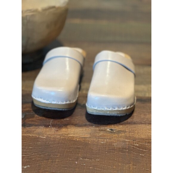 Bjork Beige Leather Swedish Clogs Size 40, New with Flaws, Wood Sole - Picture 2 of 10